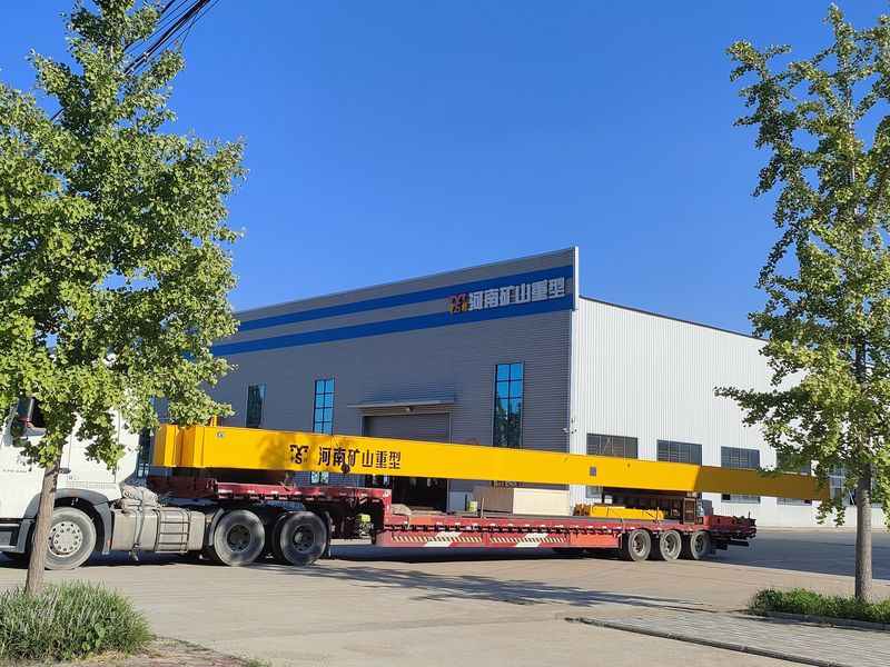 株洲某工程服務(wù)公司，選用我公司歐式雙梁起重機